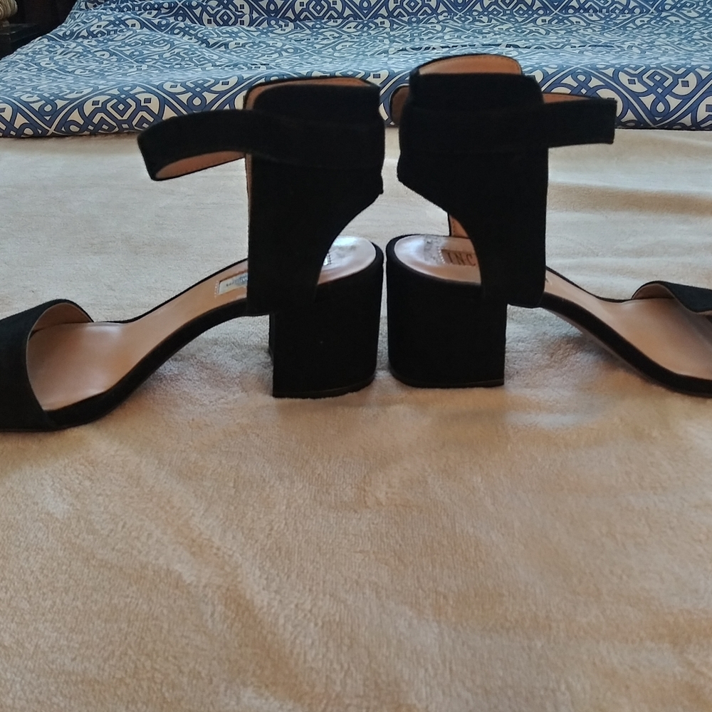 Shoes - Picture 2 of 6